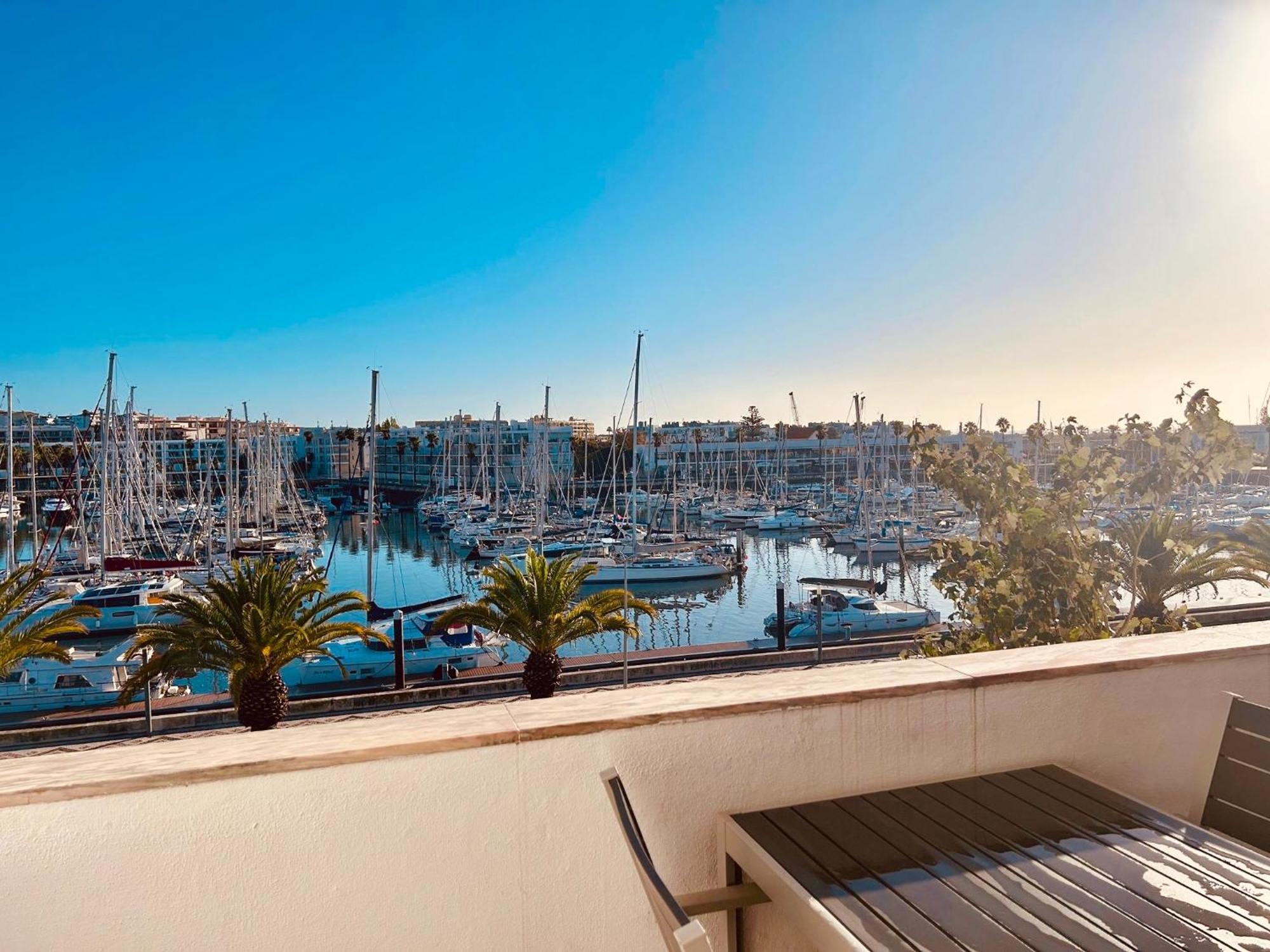 With Marina Views Near Beaches Apartamento *